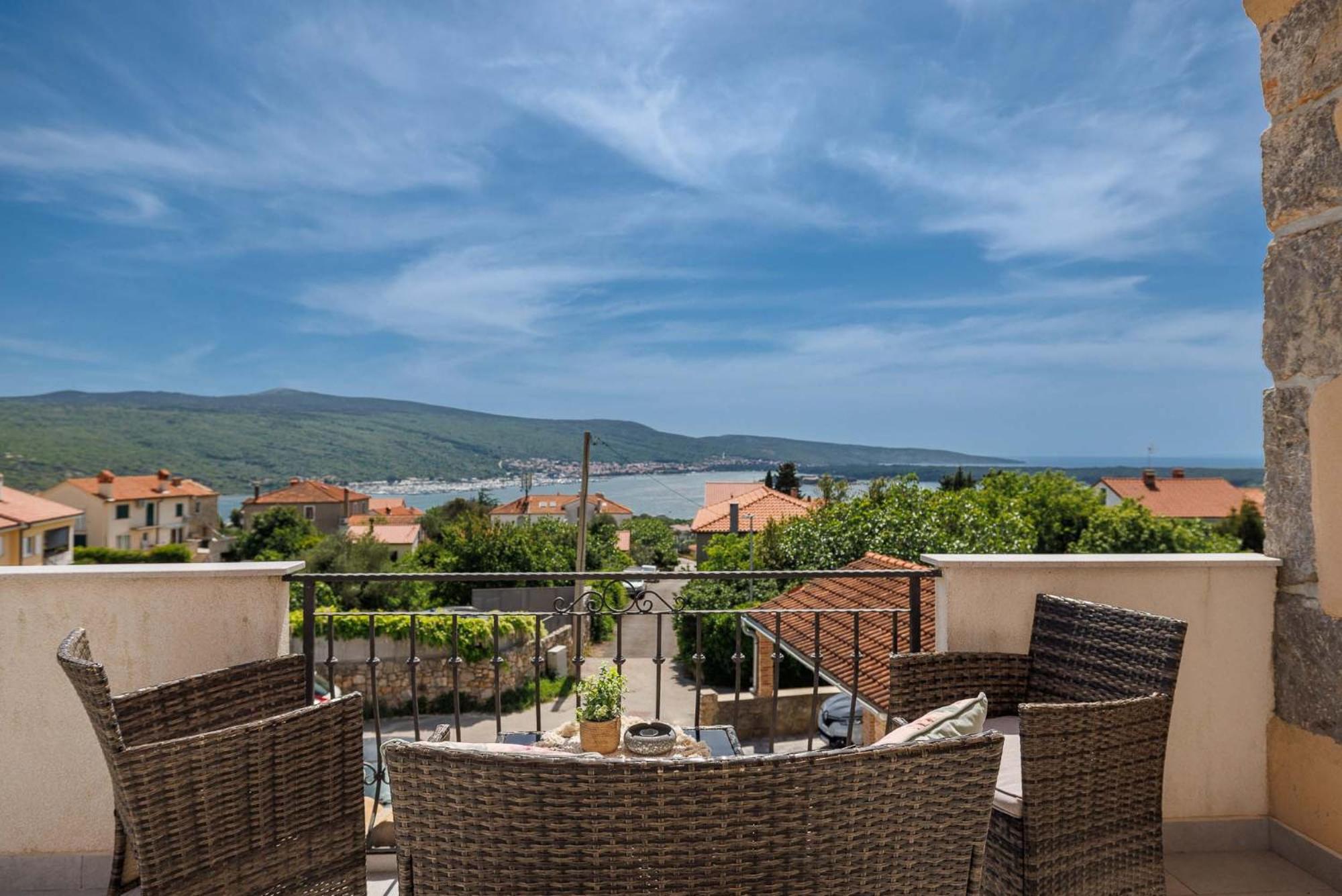 Apartment Marina Kornić Екстериор снимка