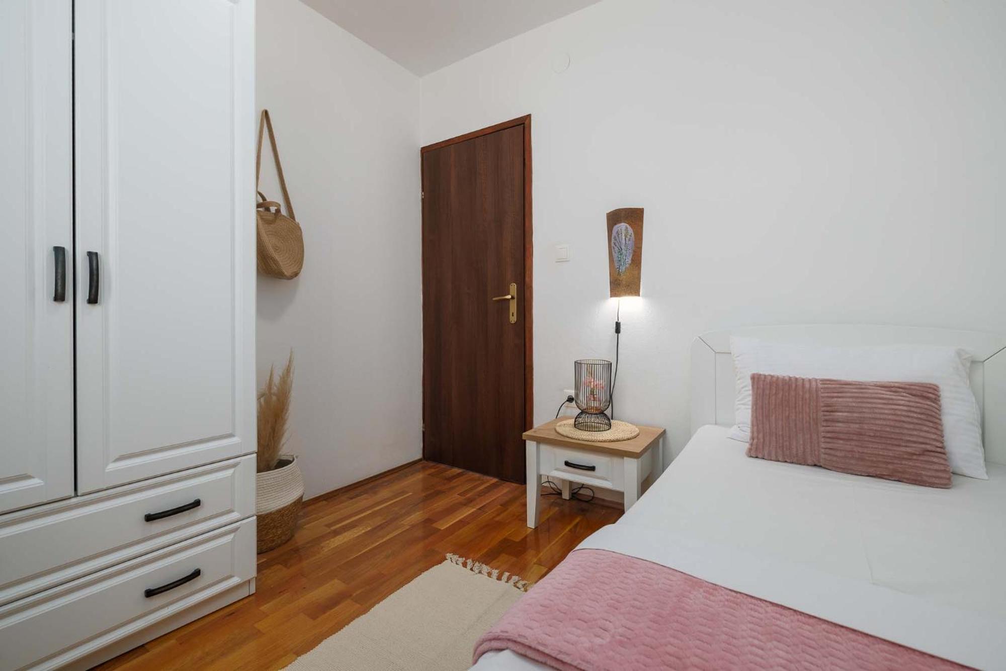Apartment Marina Kornić Екстериор снимка